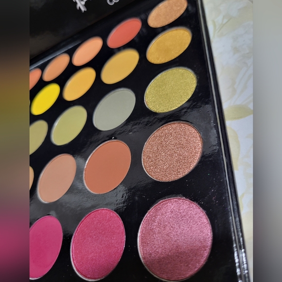 Pinky Rose Runway Palette - Picture 4 of 8